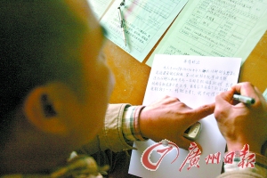 ����δ�忨����ATM�C�õ�2000Ԫ���(�D)