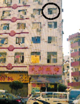 ���ӱ�һ����Ů������Ǯ�(d��ng)����(�M�D)