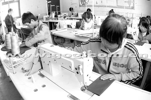 �_(t��i)��������ɫ�W(xu��)У�̌W(xu��)��(j��ng)��(j��)�p�A