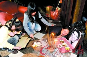 ��c���Ů�_ͻ��Ⱥ�� 1�˱�����(�D)