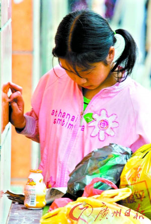 11�qŮ��������Ű�ڽ��^����4����(�D)