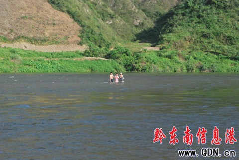 �º���1��2Ů������ˮ���� ����꠻���ʩ��