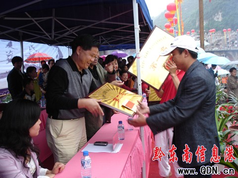 �(zh��n)�h(yu��n)����������Ļ���@��(ji��ng)�(du��)��Ц�_(k��i)�ѣ��M�D��