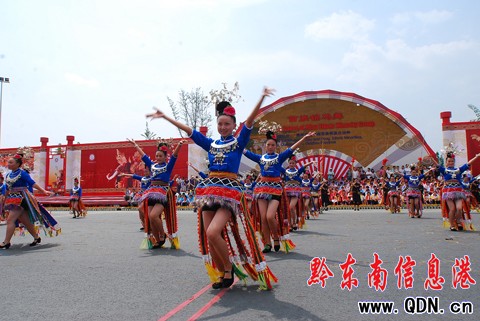 ��կ�\�u�衰�ɶ������|(zh��)�Ļ���չ�ݣ��M�D��