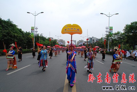 ��կ�\�u�衰�ɶ������|(zh��)�Ļ���չ�ݣ��M�D��