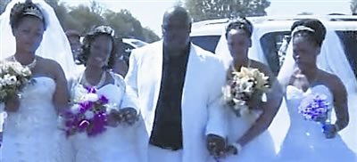 �Ϸ�����һ����Y�c4��Ů�ӽY��(�D)