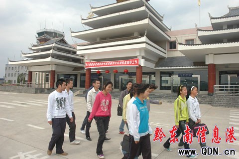 ��ƽ60������Ů��W�����w�C���l�������D��