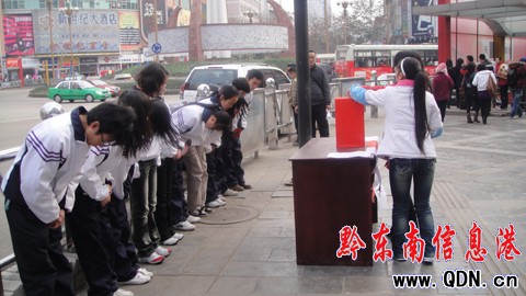 ��Ѫ��ĸ�H��Σ Ů����ͬ�W���^�����������