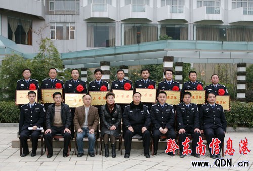 ��ɽ�����ֱ���һ�����M(j��n)���w�����M(j��n)��(g��)�ˣ��D��