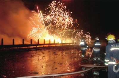 �����賿�������h·��·��h�L�n·���J��·֮�g��һ�v�������յ��\�͟���؛܇ͻȻ���l����ը��