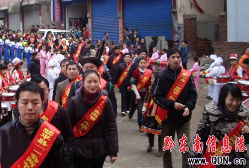 ��ƽ���á�һ��(hu��)�ɹ�(ji��)��ӿ�F(xi��n)��200���M(j��n)��(g��)�ˣ��D��