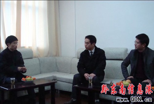 ���²�Ժ�L(zh��ng)�������ο��(w��n)��կ����ͥ�ɾ����D��