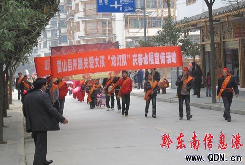 ��ɽ�e�k�P��Ů������������ӣ��M�D��