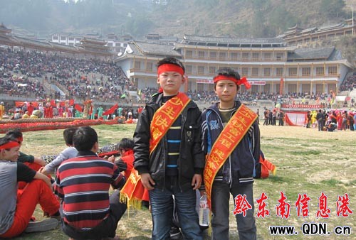 ��ɽ�e�k�P��Ů������������ӣ��M�D��