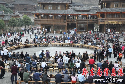 �����L(zh��ng)����ʢ��gӭ����Փ���e��(�M�D)