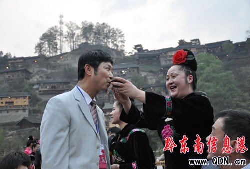 �����L(zh��ng)����ʢ��gӭ����Փ���e��(�M�D)