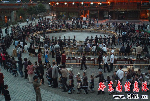 �����L(zh��ng)����ʢ��gӭ����Փ���e��(�M�D)