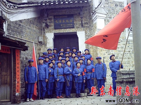 ��ƽ�tɫ�Ļ��F(tu��n)�M�����ݼt܊�L(zh��ng)��·���M�D��