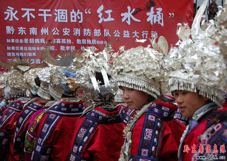 ǭ�|��:һ��(g��)�Ԓ��"�tˮͰ"��ˮ�M(j��n)���(�M�D)