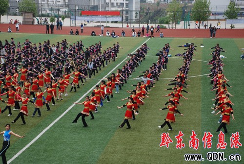 �P��W(xu��)Ժ����ľ�Ĳٌ���ӭ�u(p��ng)����Ӳʣ��D��