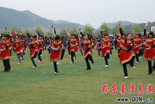 �P��W(xu��)Ժ����ľ�Ĳٌ���ӭ�u(p��ng)����Ӳʣ��D��