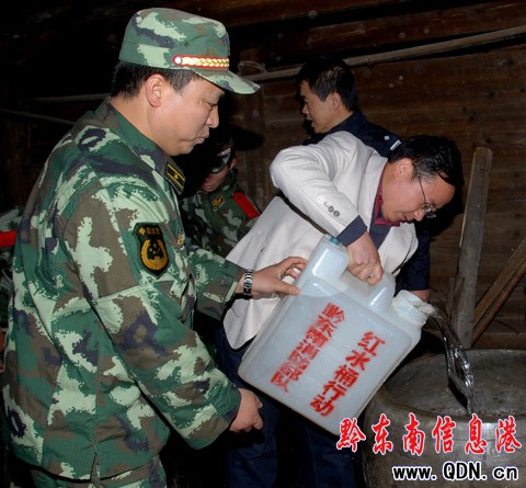 ���tˮͰ�����͹����Є��ڵ�կ���ӣ��M�D��