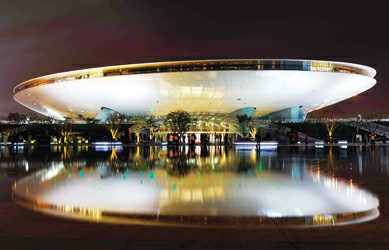 �����������@��ԇ�\���д��_���^������ҹĻ�еĸ���չ�^�����������D�����ӳ�����������Ļ������@�F�����˵ĵ�Ӱ��