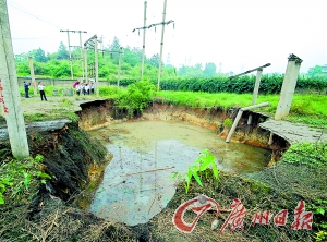 �V�|÷�ݳ��F(xi��n)400ƽ�׵��ݓ�(j��)�Q��ȳ�90��(�D)