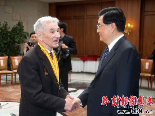 ���\����Ҋ���ӿ��Ց𠎵Ķ��_˹�ϑ�ʿ(�M�D)