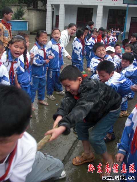 ��ɽ�S��С�W(xu��)�κ����質�c����һ�����D��