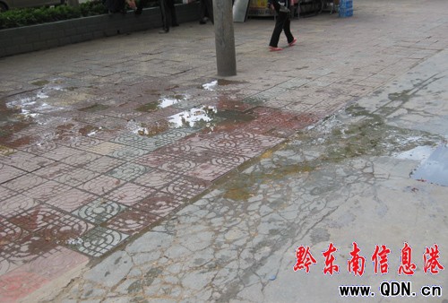 Ѭ�˵���ˮ���^���е� ·��ֻ�ܓu�^�@�У��D��