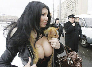 ����ģ���w�C(j��)ײ��¡�ع��z ŭ���r10�f�WԪ���D��