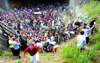 ����������������19������ һ�Ї�Ů�����y(�D)