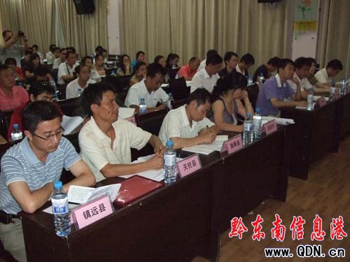 ǭ�|�ϵ������˿��ղ�C��ԇ�c(di��n)�F(xi��n)��(ch��ng)��(hu��)��ɽ���_���D��