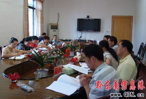 �ݶ���M�_չ���ɹ����I�䌣�}���飨�D��