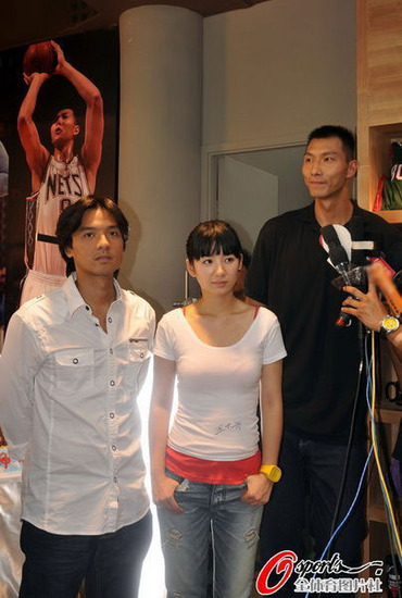 �M�D����(li��n)����NBA�Ӱ ������������Ů�c��