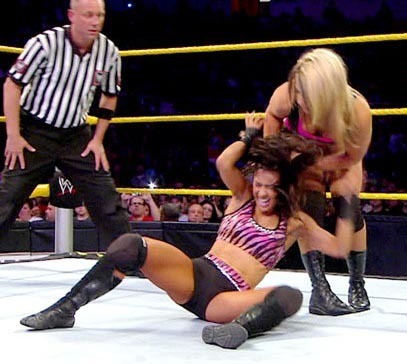 WWE���±�ِ���x �Ը���Ů�����֣��M�D��