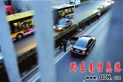 4�qŮͯˤ������ֱ��I܇���н�10��(�D)