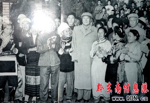 ��ɽһ���Ů��ģ ���cë��ϯ���^Ӱ���M�D��