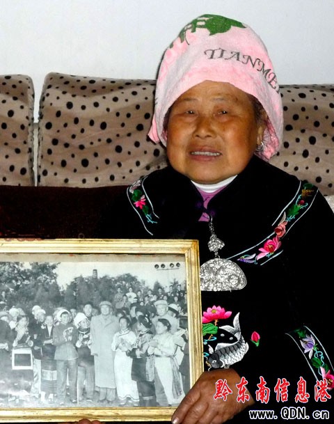 ��ɽһ���Ů��ģ ���cë��ϯ���^Ӱ���M�D��