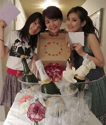 Selina�tԺ�c���۽z�ͶY���� ��ĸ�Q�����Ѻ��D