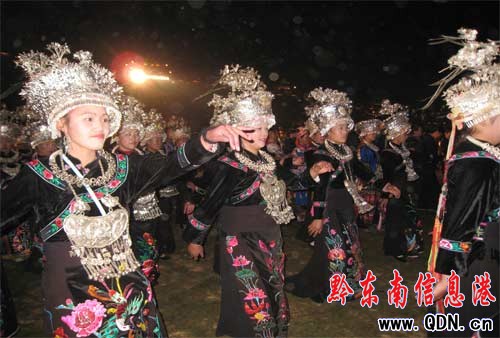 ��ɽ���vҹ���������g�˳�(�D)