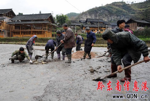 �F�ݵ�կ����һ��һ�h�����潨�O�����(�D)