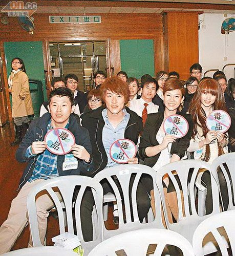 �����˱���ĸ���ϼ������ ��W���ܽ^��Ʒ(�D)