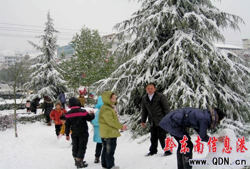 ��ѩ�ս��� Ⱥ�����T(m��n)����ѩ(�D)