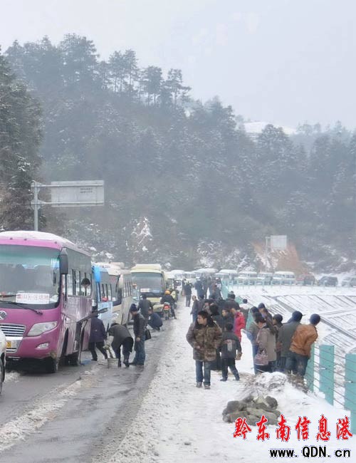 ��ɽ��8���ͨ�׹�ɽ´��·���U(�D)