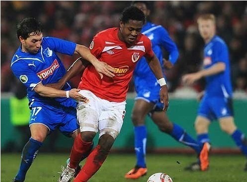 �M�D���ۼ�һ��ҹָ�c��ɽ ��ѿ�g��B�_�h