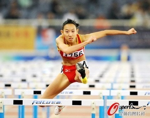 ����΢������Ů��Ӱ �䎟�ó�����æ����(�D)