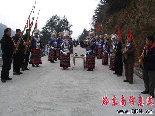 ��ɽ:�ɘs��