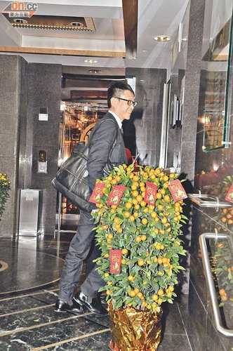 ������B(y��ng)̥ȱϯ�_��� �S�x��ܽ^͸¶Ԕ��